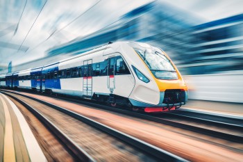 Train Shutterstock_02